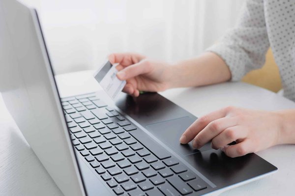 Comment faire bon usage d’une carte bancaire pour mineur ?
